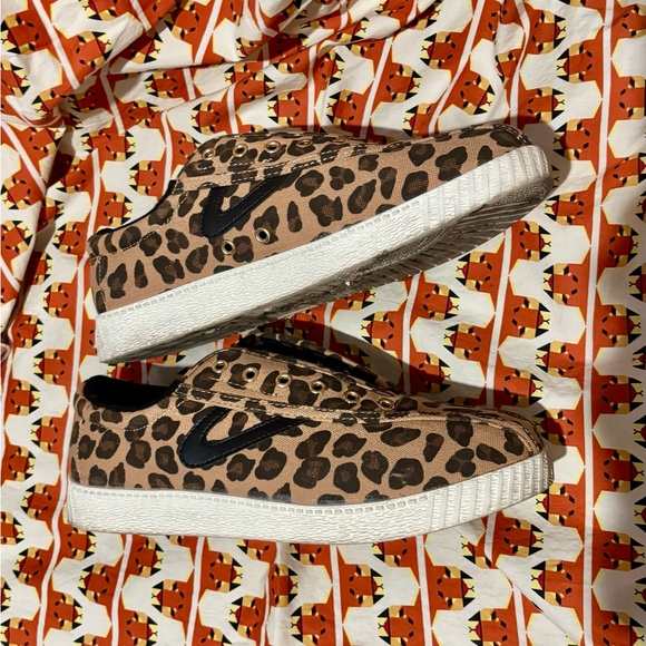 Tretorn women’s laceless leopard sneakers size 8.5 - Picture 4 of 8